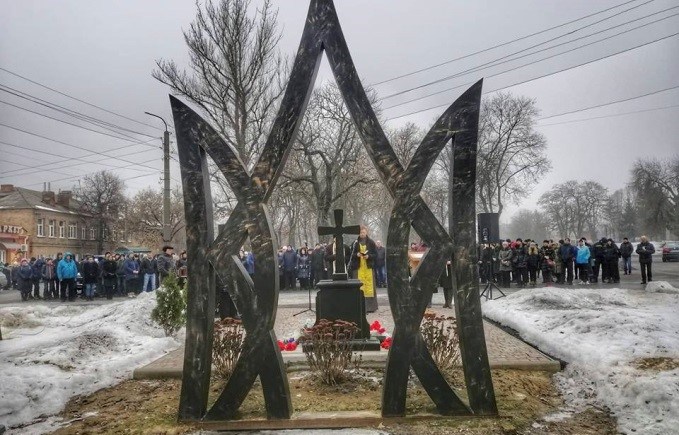 Меморіал Небесної сотні у Ромнах.